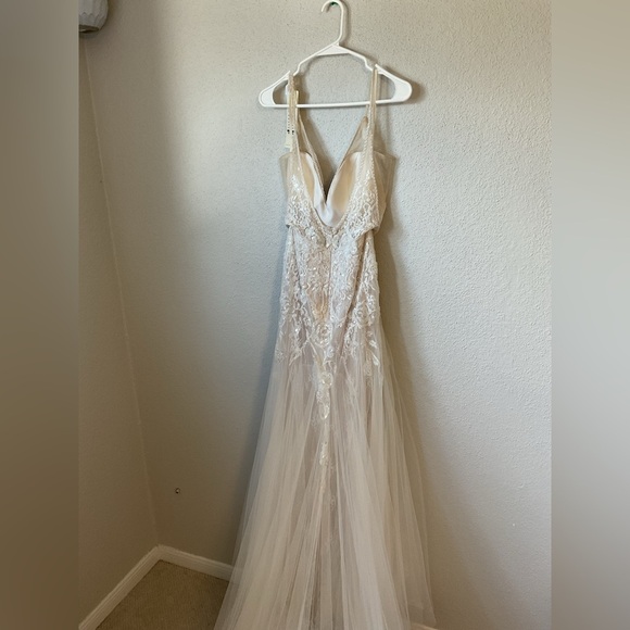 NWT Chic Nostalgia Electra Ivory Blush Lace Beaded Wedding Dress Size 6 - Picture 6 of 16